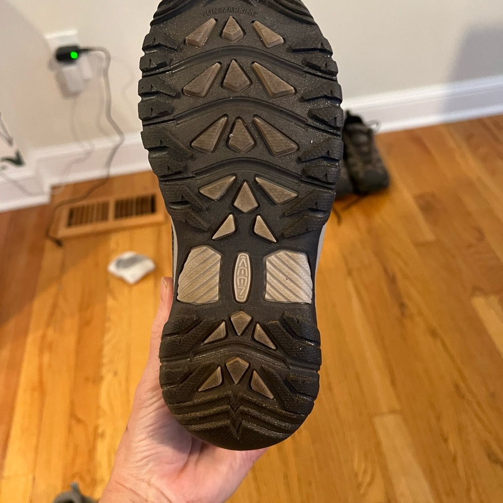 KEEN Targhee Mid Waterproof Hiking Boots - Big Kids' size 2